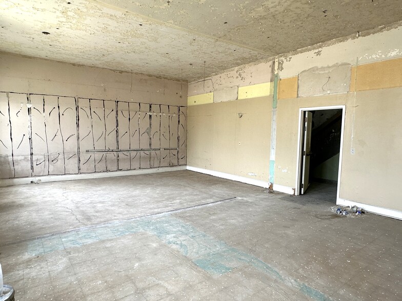 More Photos Of 921 W State St, Rockford Schools For Sale