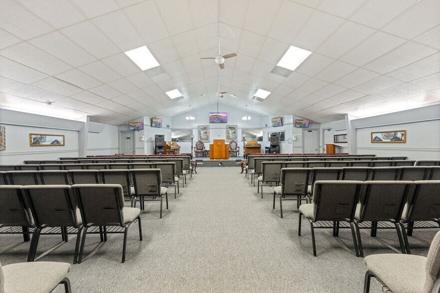 More Photos Of 8166 S US Highway 59, Diboll Religious Facility For Sale