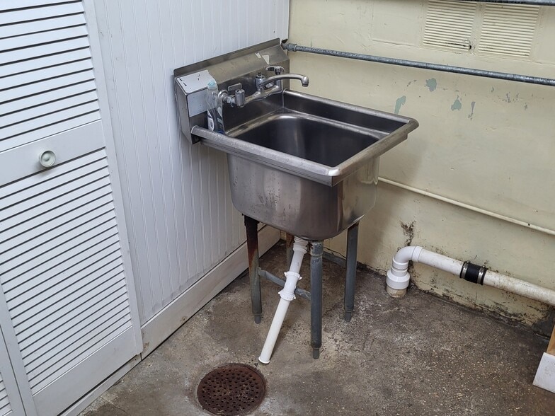 More Photos Of 320 Glebe Rd, Easton Office For Sale