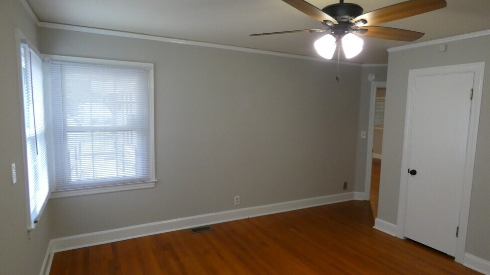 More Photos Of 2911 Middle Tennessee Blvd, Murfreesboro Office Residential For Lease