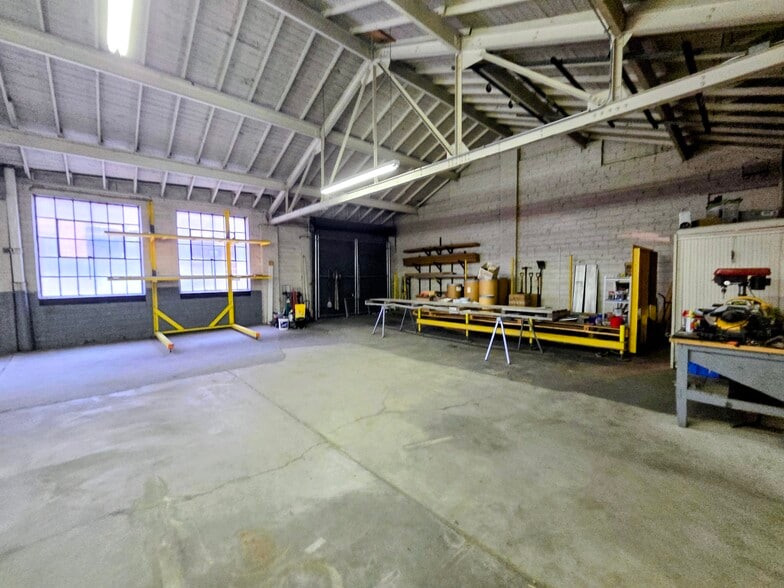 More Photos Of 1416 Lewis St, Charleston Warehouse For Sale