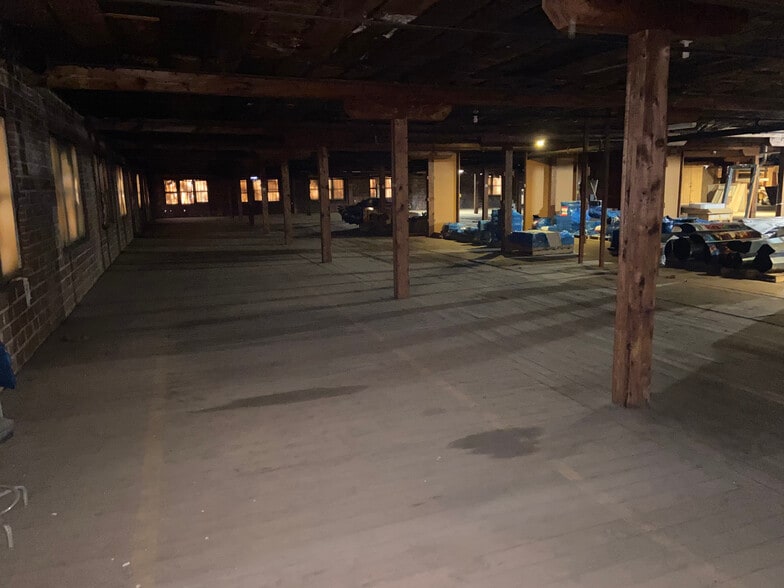 More Photos Of 1118 SW 3rd St, Oklahoma City Manufacturing For Lease