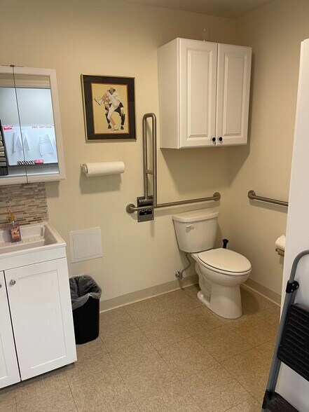 More Photos Of 130 Lenox Ave, Stamford Warehouse For Sale