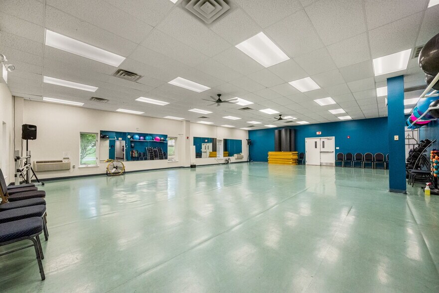 More Photos Of 51 S Pine St, Elverson Office For Sale