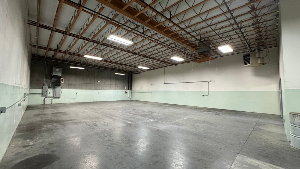More Photos Of 17056 B Hercules St, Hesperia Service For Lease