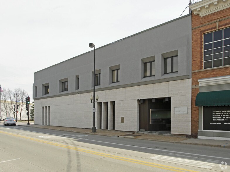 More Photos Of 105 E Wisconsin Ave, Oconomowoc Office For Sale