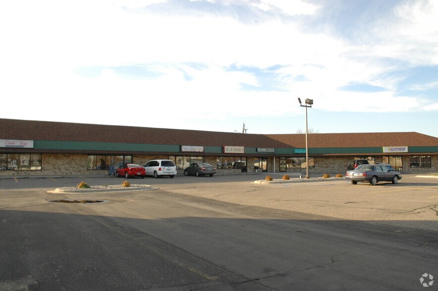 More Photos Of 2607-2621 University Dr S, Fargo General Retail For Lease