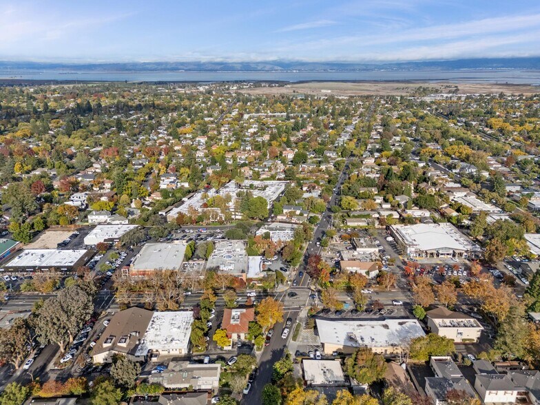 More Photos Of 2750 Middlefield Rd, Palo Alto Office For Lease