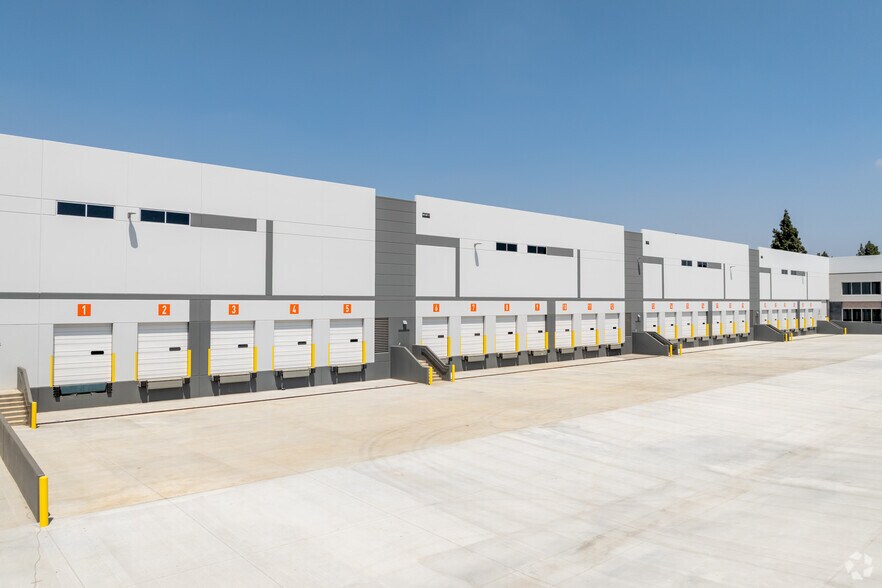 More Photos Of 12772 San Fernando Rd, Sylmar Warehouse For Lease