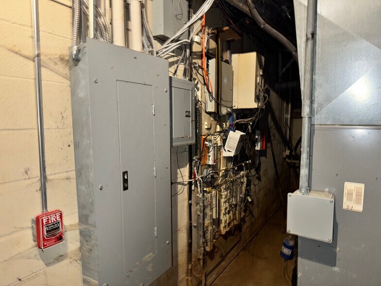 More Photos Of 525 E Hartman Rd, Anderson Medical For Sale