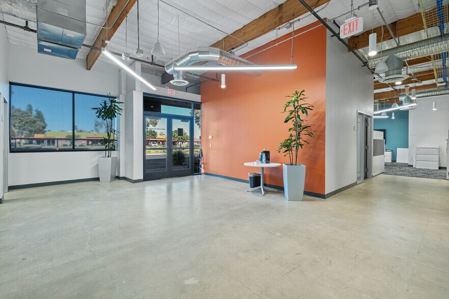 More Photos Of 2410 W Royal Palm Rd, Phoenix Light Manufacturing For Sale