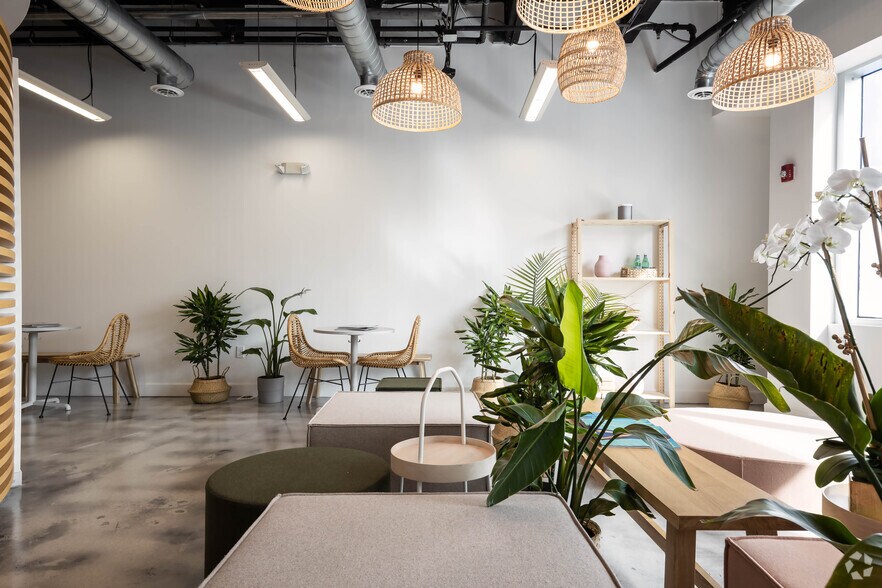 More Photos Of 555 Washington Ave, Miami Beach Office For Lease