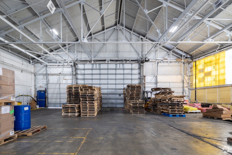 More Photos Of 7110-7140 N Broadway, Saint Louis Warehouse For Lease