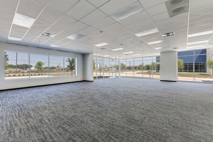 More Photos Of 5324 S Peachtree Rd, Balch Springs Distribution For Sale