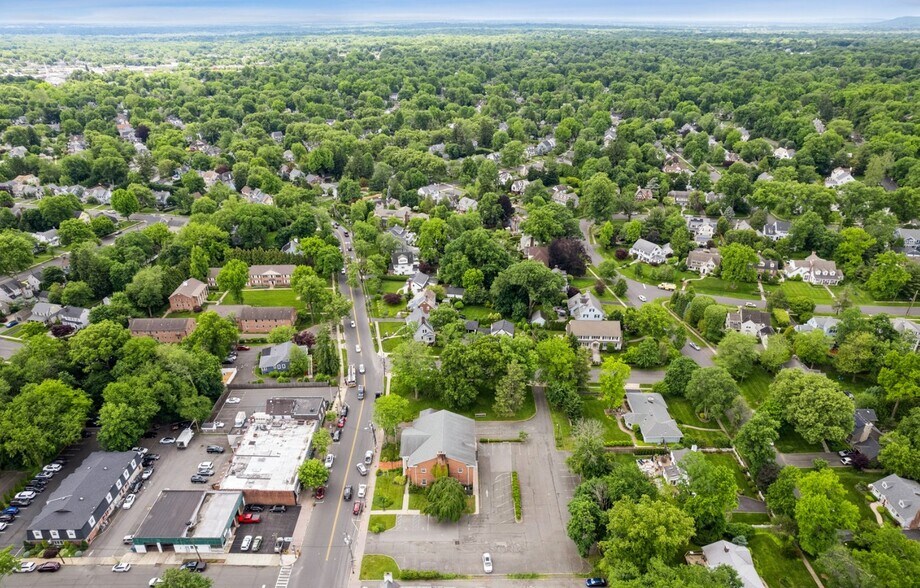 More Photos Of 855 Mountain Ave, Mountainside Bank For Lease