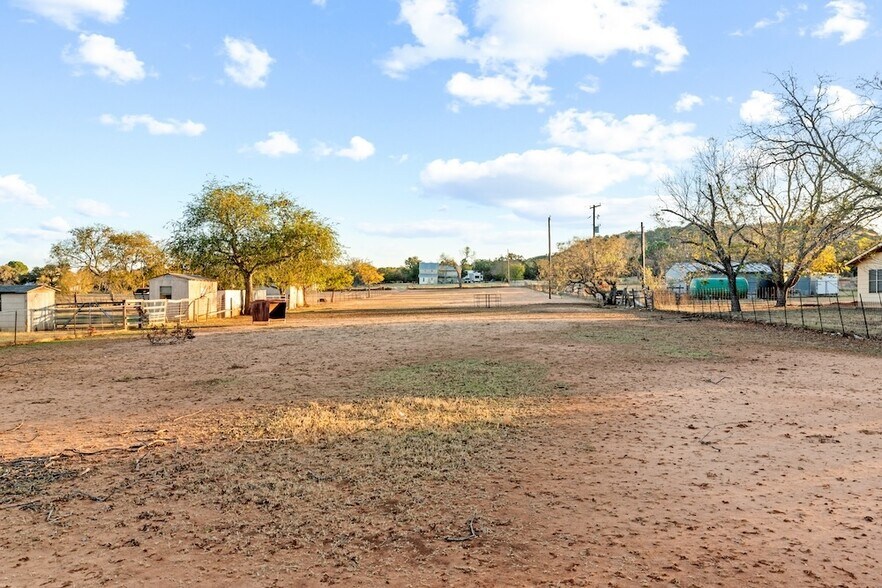 More Photos Of 1731 W US Highway 290, Fredericksburg Office Residential For Sale