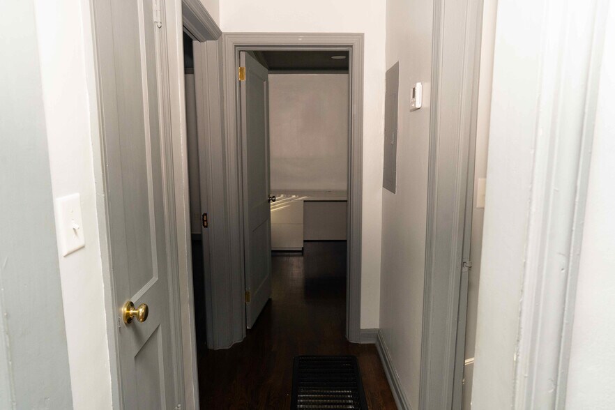 More Photos Of 232 SE Powers Ferry Rd, Marietta Office For Sale