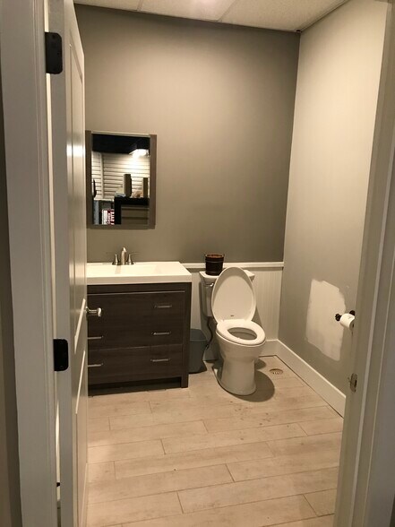 More Photos Of 810 Ohio Pike, Withamsville Office For Lease