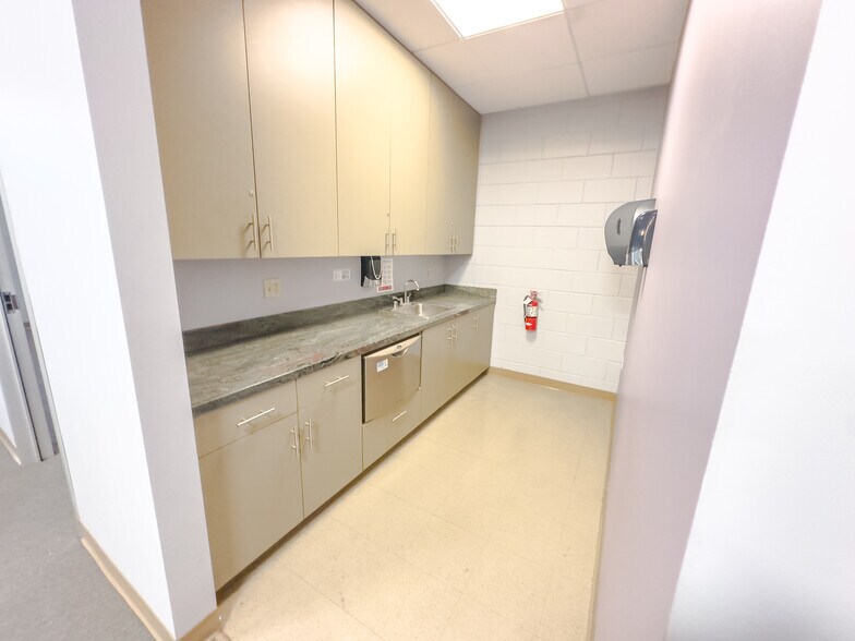 More Photos Of 800 N 1st St, San Jose Office For Lease