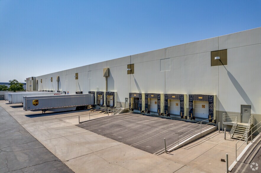 More Photos Of 7419 S Roosevelt St, Tempe Warehouse For Lease