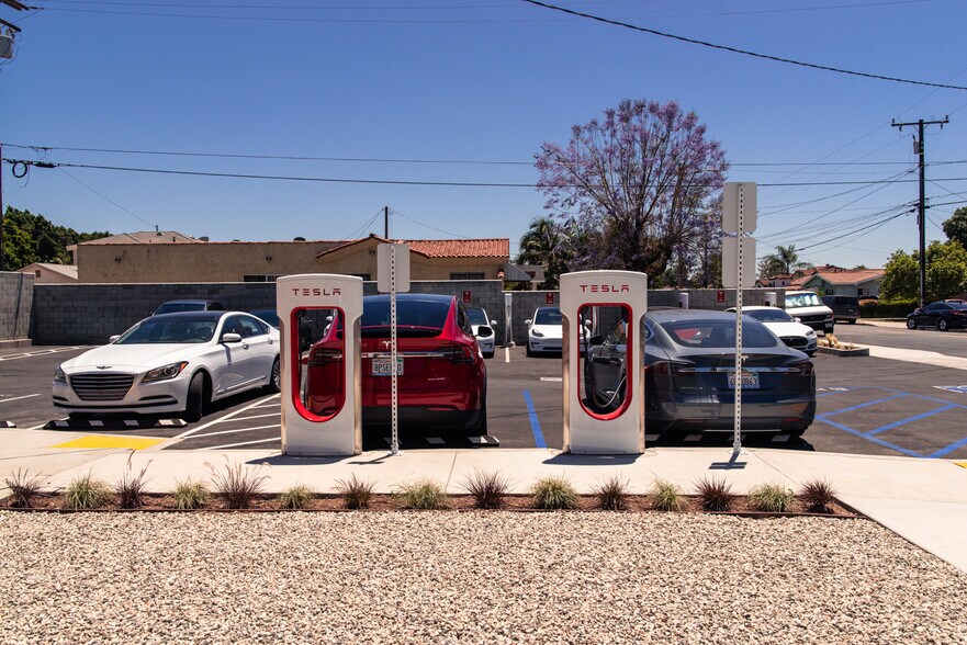 More Photos Of 4410 Gage Ave, Bell Restaurant For Lease