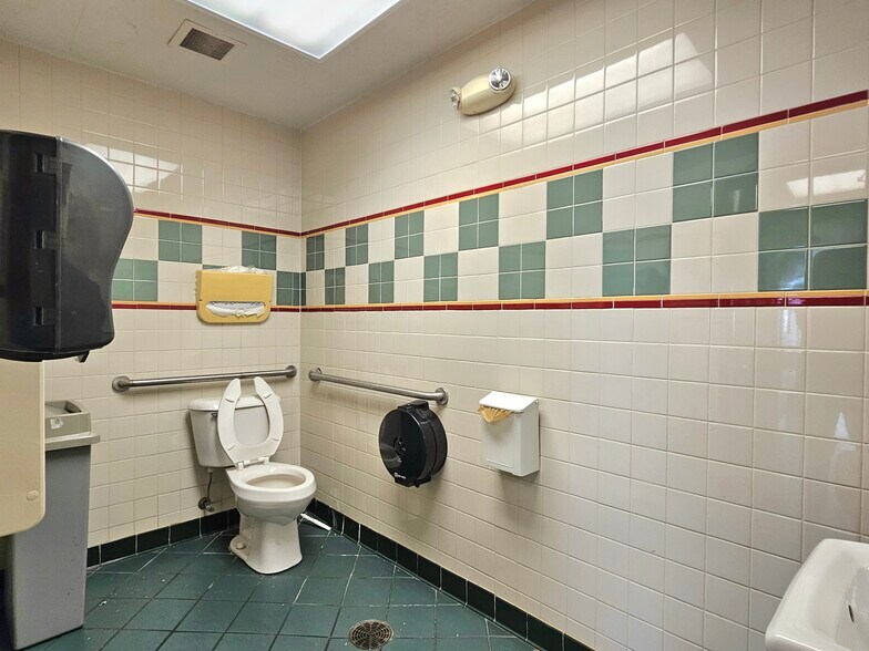 More Photos Of 855 W Cook St, Manteno Restaurant For Sale