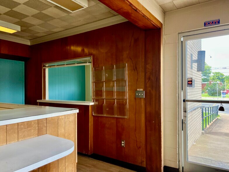 More Photos Of 103 N High St, Franklin Office Residential For Sale