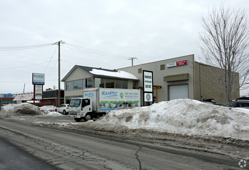 Primary Photo Of 1180 Boul Saint-René O, Gatineau Light Distribution For Sale