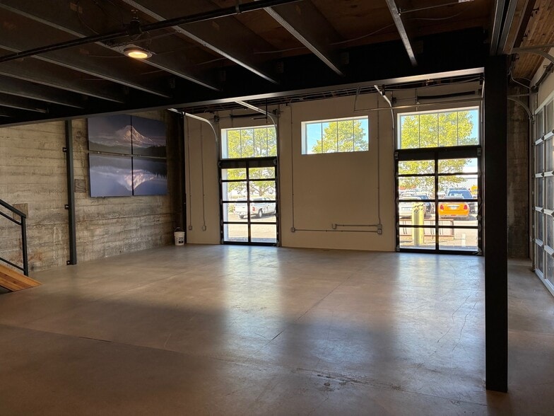 More Photos Of 2705-2715 SE 8th Ave, Portland Loft Creative Space For Lease
