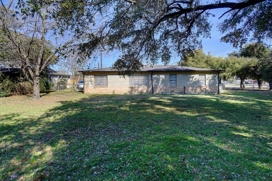 More Photos Of 7298 Glenview Dr, North Richland Hills Freestanding For Sale