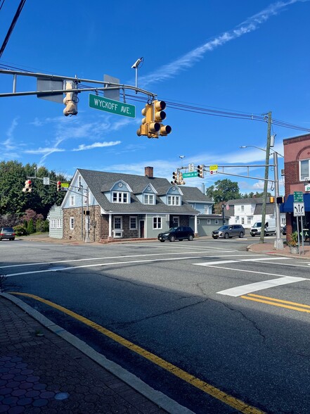 Primary Photo Of 625 Wyckoff Ave, Wyckoff Restaurant For Lease