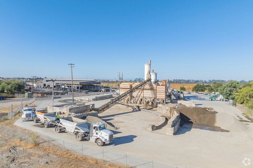 More Photos Of 2301 Napa Vallejo Hwy, Napa Manufacturing For Lease