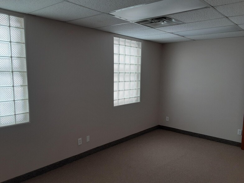 More Photos Of 1438 Som Center Rd, Cleveland Medical For Lease