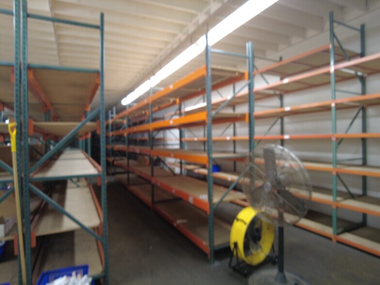 More Photos Of 1312 W Esther St, Long Beach Warehouse For Lease