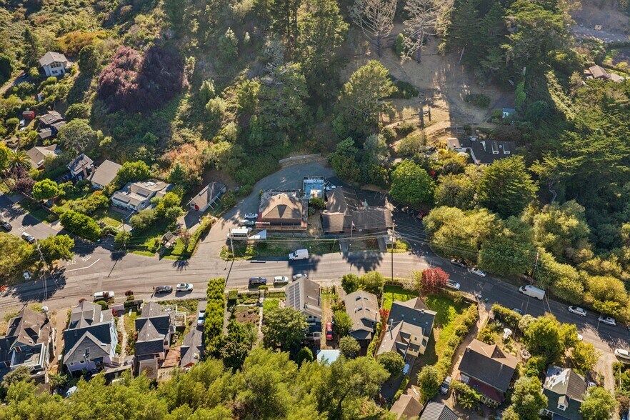 More Photos Of 16-22 Brighton Avenue, Bolinas General Retail For Sale