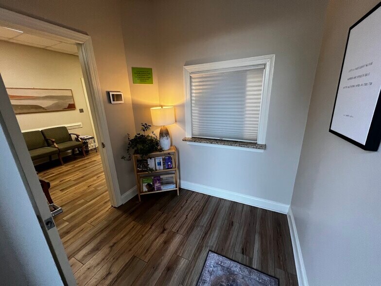 More Photos Of 1258 Mann Dr, Matthews Medical For Sale