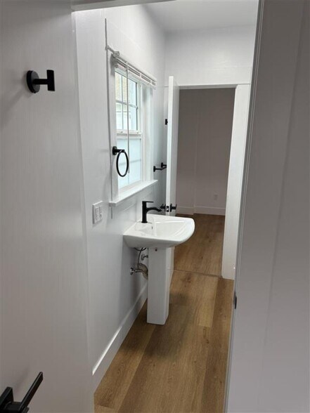 More Photos Of 515 E 21st St, Los Angeles Apartments For Sale