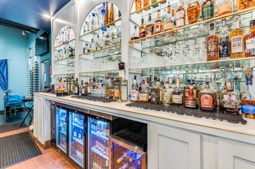 More Photos Of 2601 W Jefferson St, Grand Prairie Bar For Sale