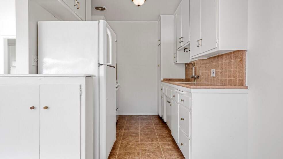 More Photos Of 3310 Keystone Ave, Los Angeles Apartments For Sale