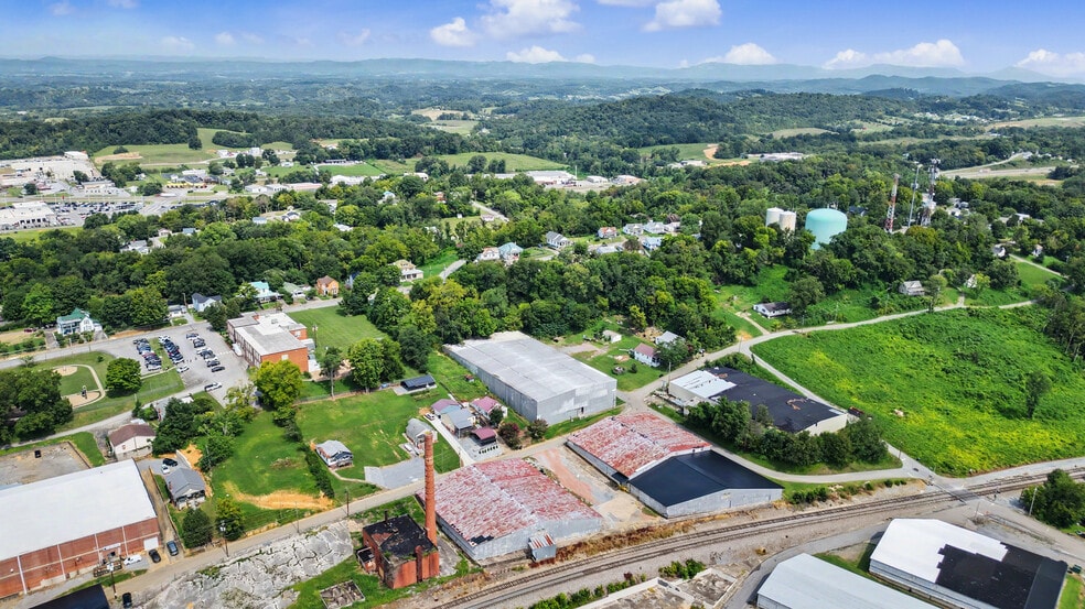 More Photos Of 237 Loretta St, Greeneville Industrial For Sale