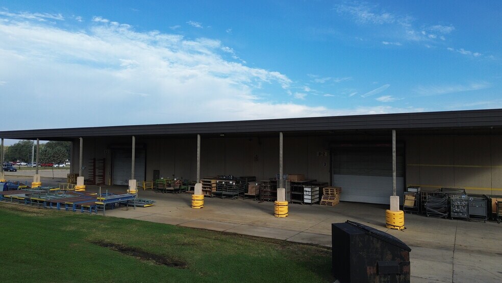 More Photos Of 2946 Janet dr, Waterloo Industrial For Sale