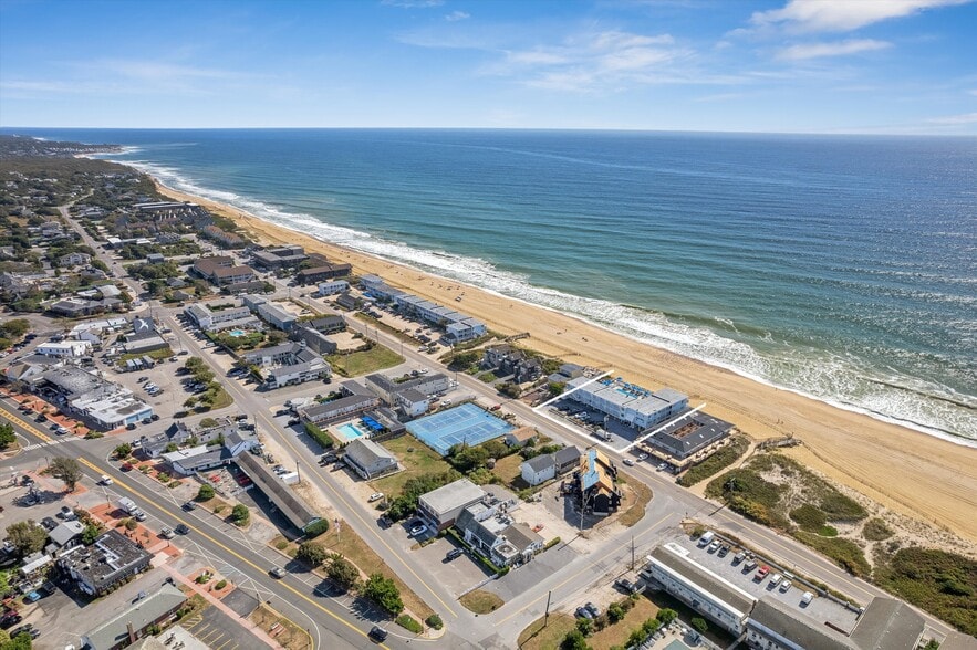 More Photos Of 84 S Emerson Ave, Montauk Hotel For Sale