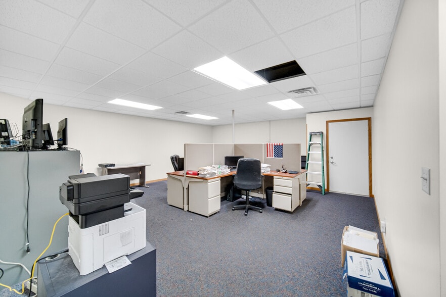 More Photos Of 7045 Calumet Ave, Hammond Light Distribution For Sale