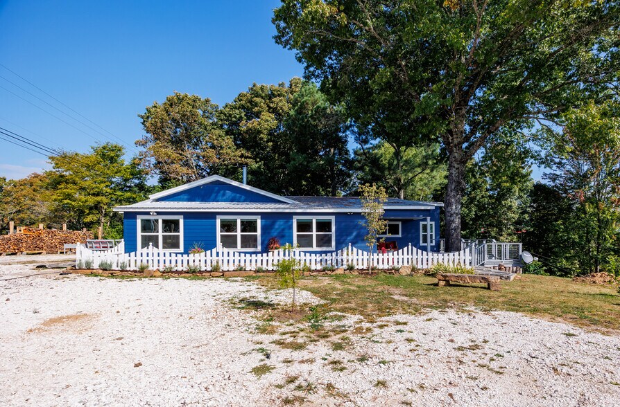 More Photos Of 21588 HWY 71, Winslow General Retail For Sale