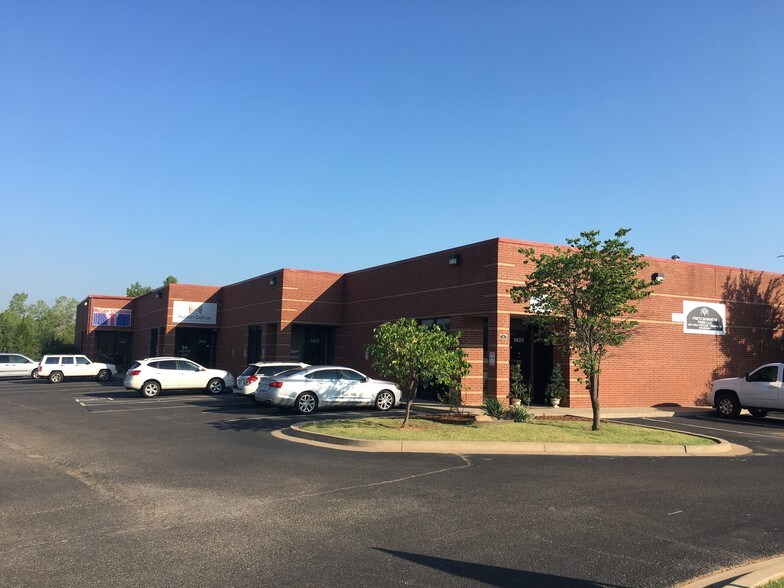 More Photos Of 1421 S Fretz Dr, Edmond Flex For Lease