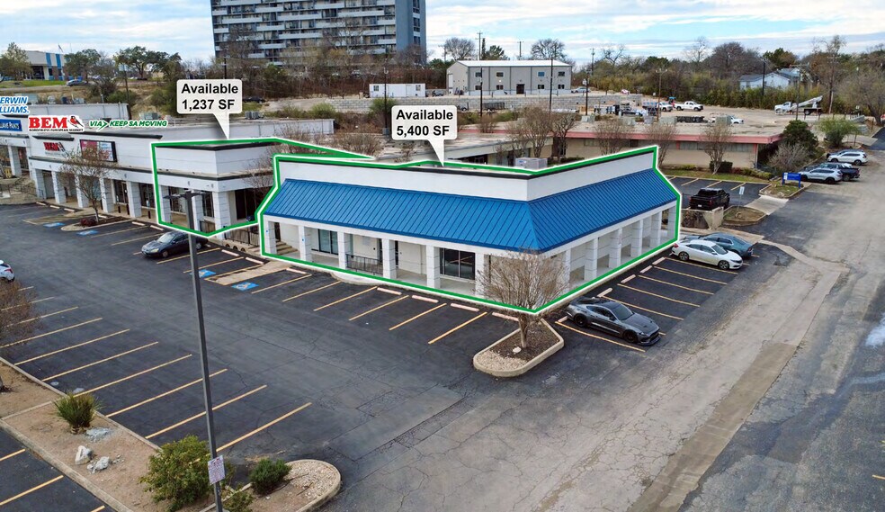 More Photos Of 7049-7075 San Pedro Ave, San Antonio Storefront For Lease