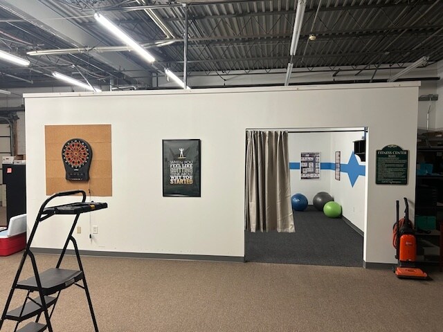 More Photos Of 470 Maryland Dr, Fort Washington Light Distribution For Lease