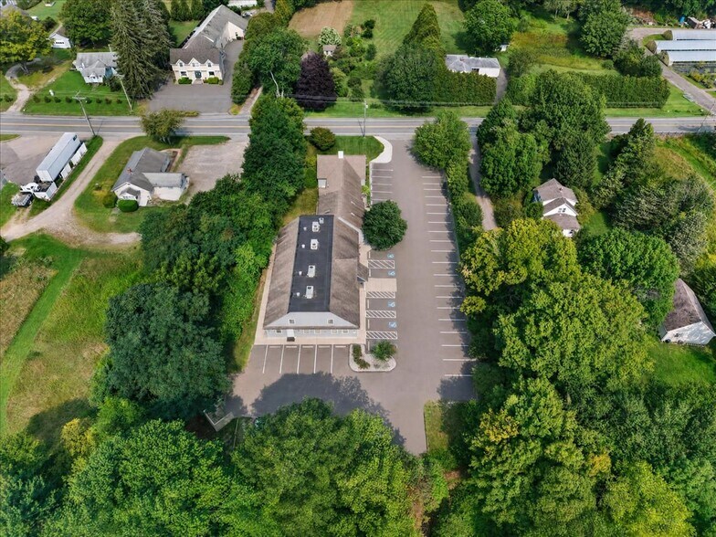 More Photos Of 147 Westbrook Rd, Essex Office For Sale