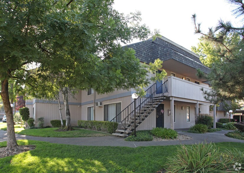 Primary Photo Of 602-710 Wimbledon Dr, Lodi Apartments For Sale