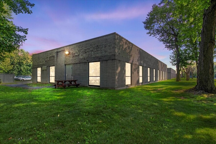More Photos Of 200 Gateway Park Dr, Syracuse Warehouse For Lease